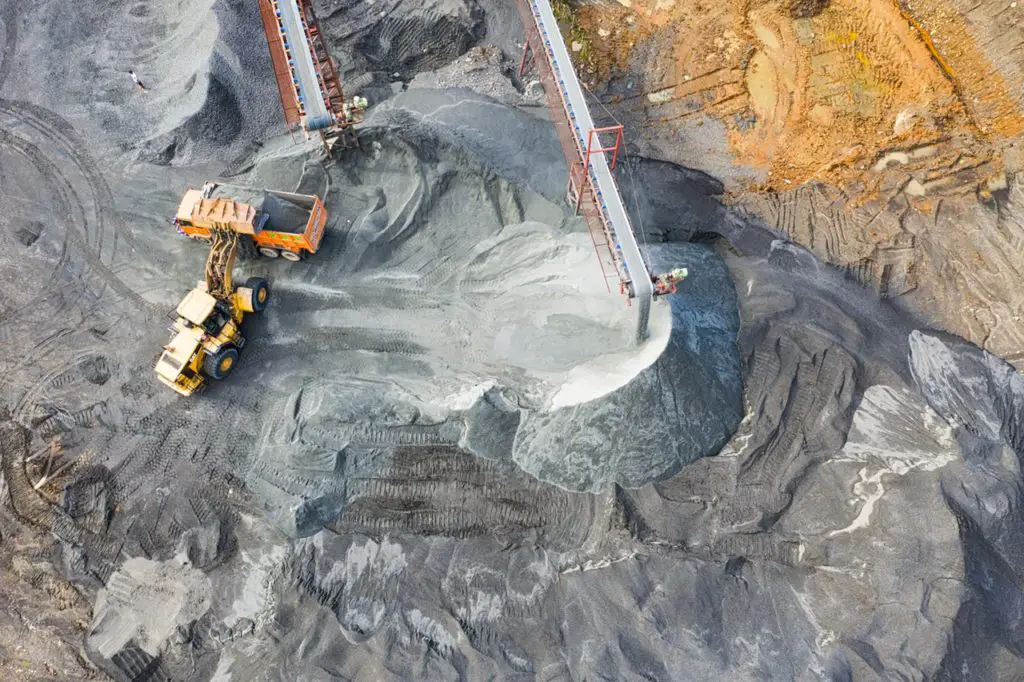 Vue aérienne d'une exploitation minière